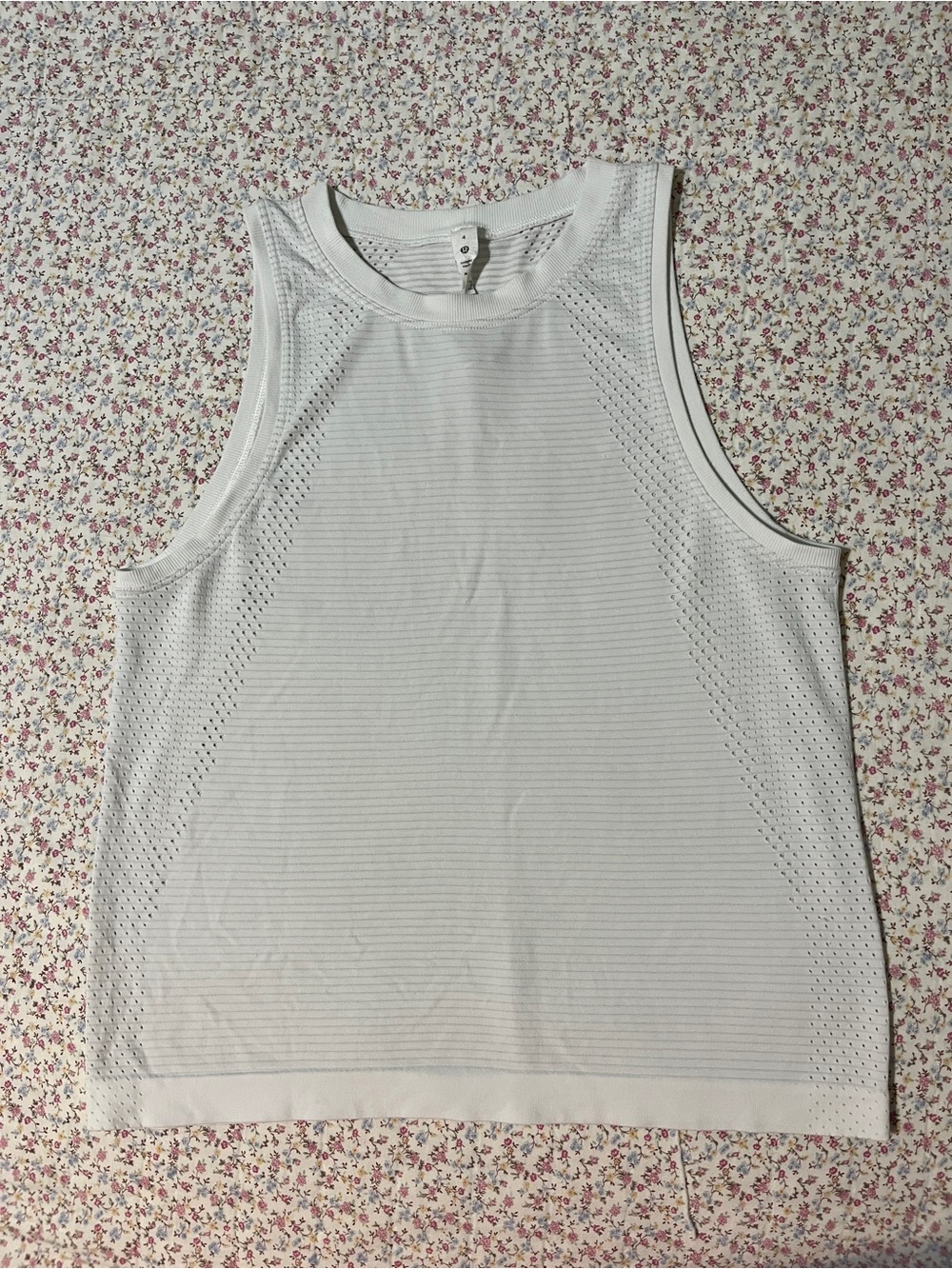 lululemon athletica White Mesh Performance Tank Top. Size 4